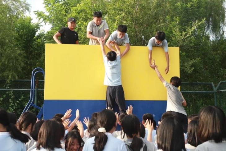 4畢業(yè)墻.png